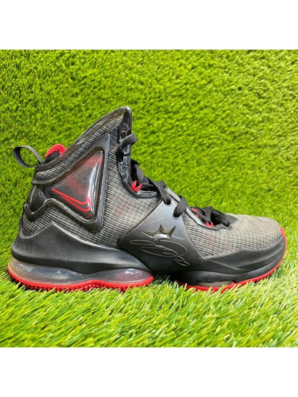 Nike LeBron 19 Bred GS Boys Size 7Y Black Red Athletic Basketball Shoes Sneakers